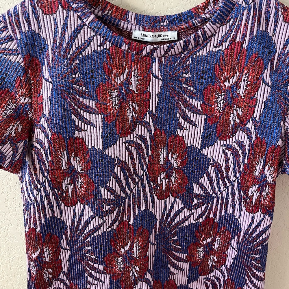 Zara Trafaluc Women’s Jacquard Tropical Floral Top Size S Lavender Red Blue - Picture 2 of 7